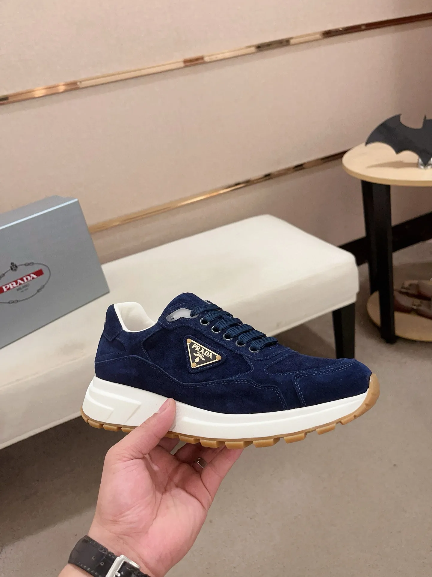Men's shoes 💰 580💰 ✔️✔️✔️High-quality new PRADA counters are launched simultaneously. The new men's shoes and 😘 fabrics are made of selected first-layer cowhide with superb craftsmanship. Lining: Full cowhide lining. 👍🏿 High-end ☄️ air-cushion molded anti-slip rubber outsole, exquisite lines, simple and elegant, comfortable and high-end for leisure travel. Code number: 38 to 45 (can be customized to 46 to 47, non-refundable)
